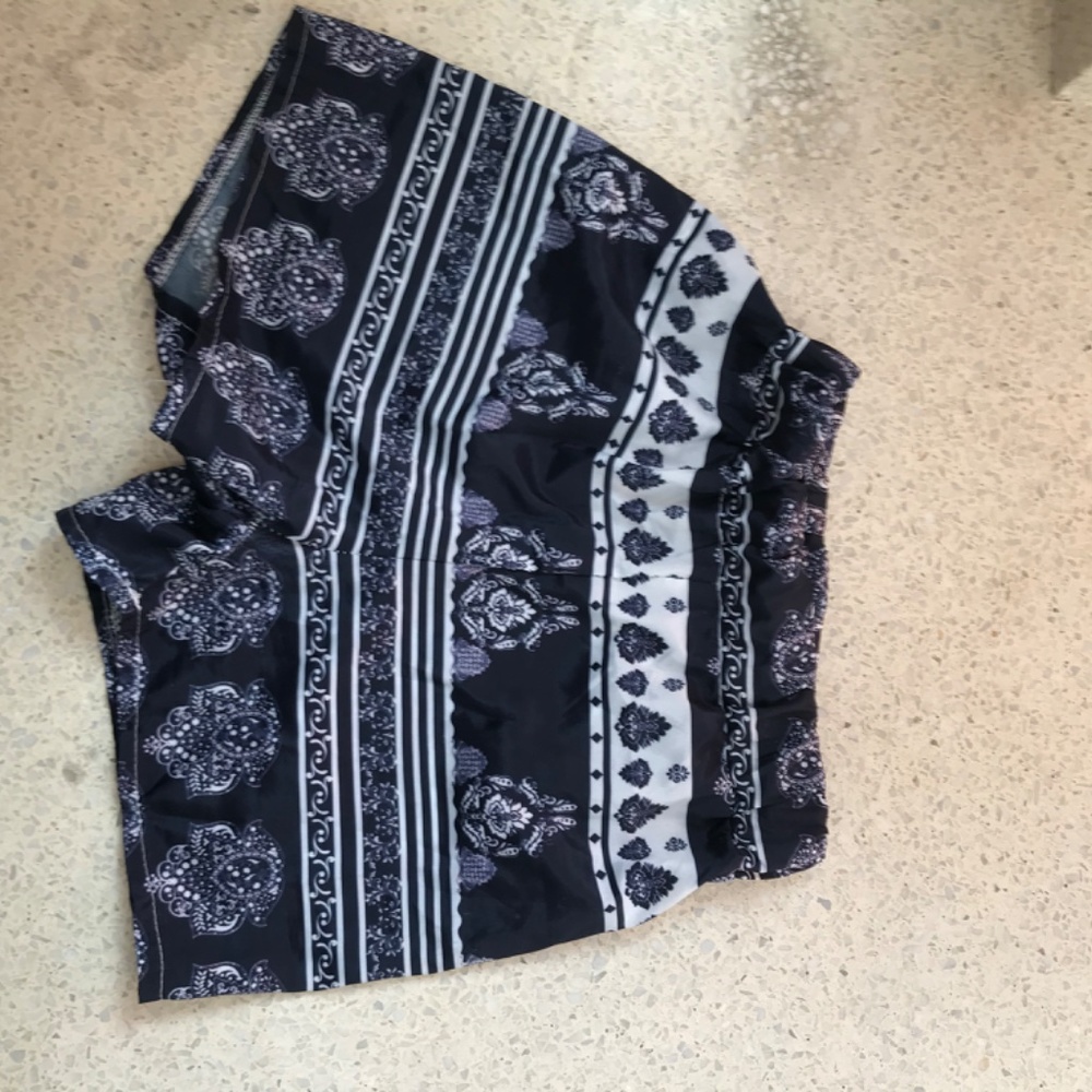 Pattern shorts - Picture 2 of 3